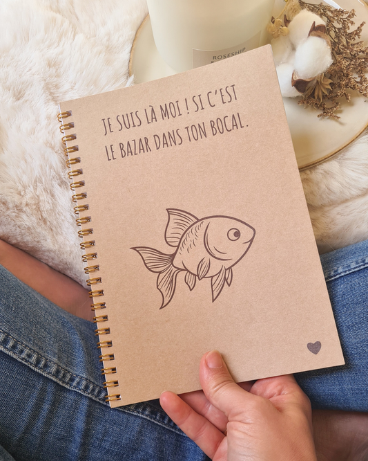 Carnet à spirales A5 en kraft  : "Je suis là moi"